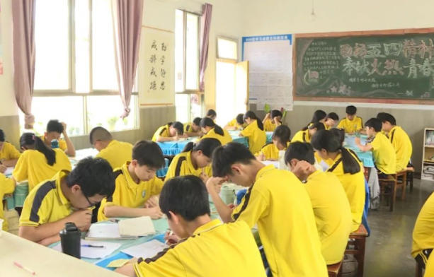 取得奖赏鼓励机制让学生自动追寻生长愿望开启学习热心的闸门