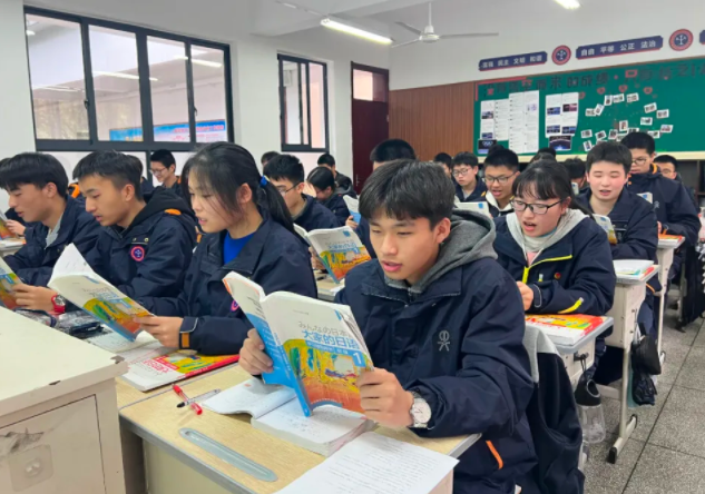 减轻课业负担促进学生全面发展研讨会采用人机协同议课形式