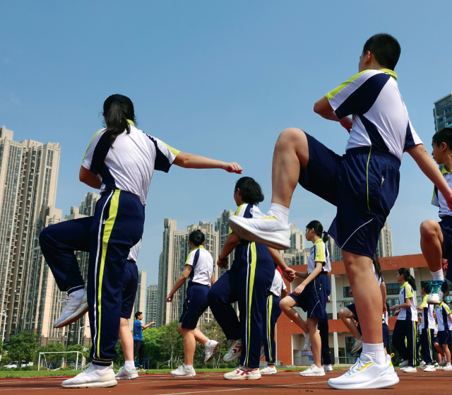 着力缩小城乡区域校际办学距离以教育温度托起民生美好